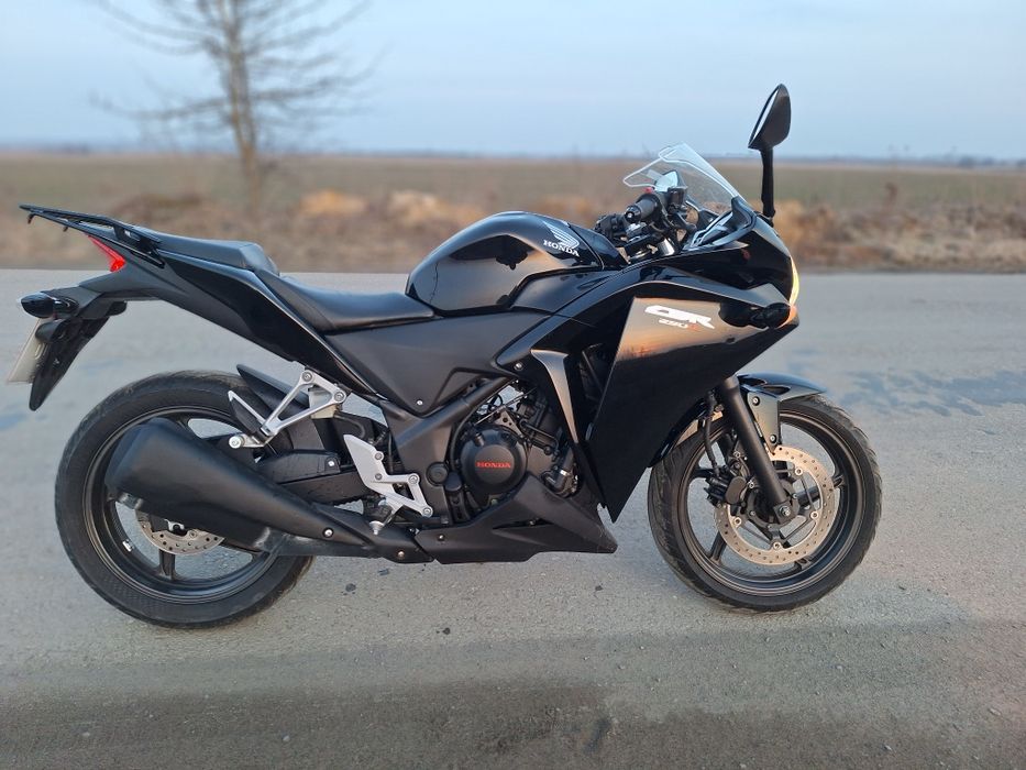 Продам мотоцикл Хонда сбр250р