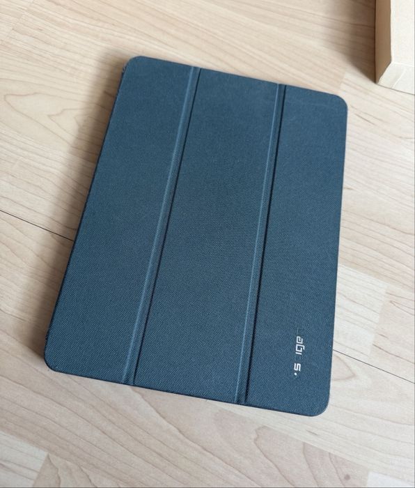Etui spigen iPad 7/8/9 generacji