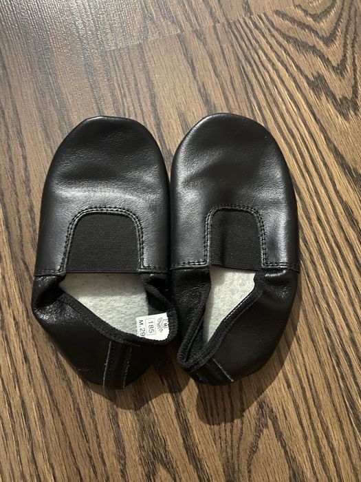 Чешки 28 р. Тапочки кожанные кожані чорні