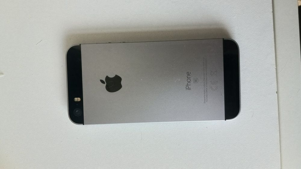 iPhone SE sem cabo