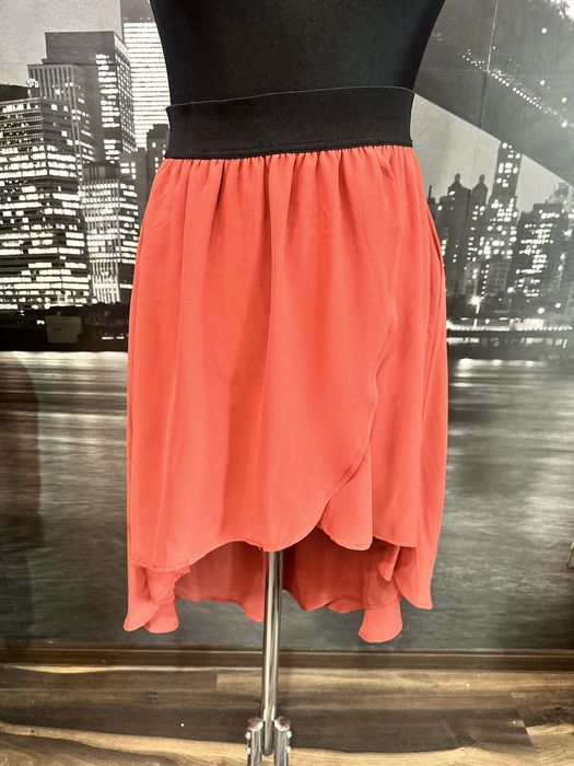 Ceglasta spódnica asymetryczna zwiewna