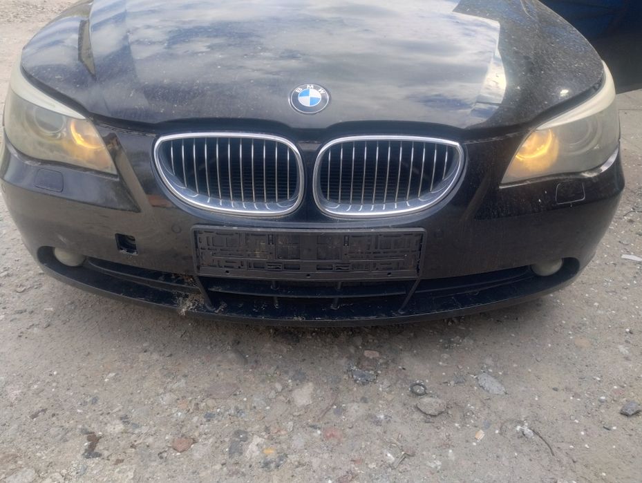 BMW 5 E60 E61 zderzak przód schwarz 2 przed lift  668