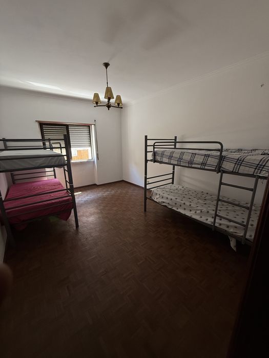 Quarto partilhado para arrendar Queluz 250euros/ mes