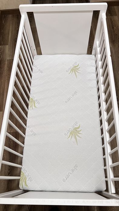 Дитяче ліжечко з бука, маятник, 120×60 + матрац (б/у)