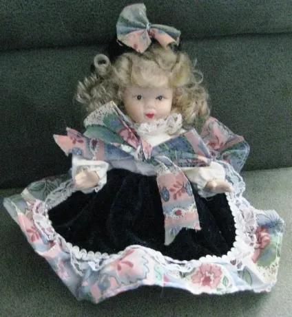 Boneca em Porcelana Nova