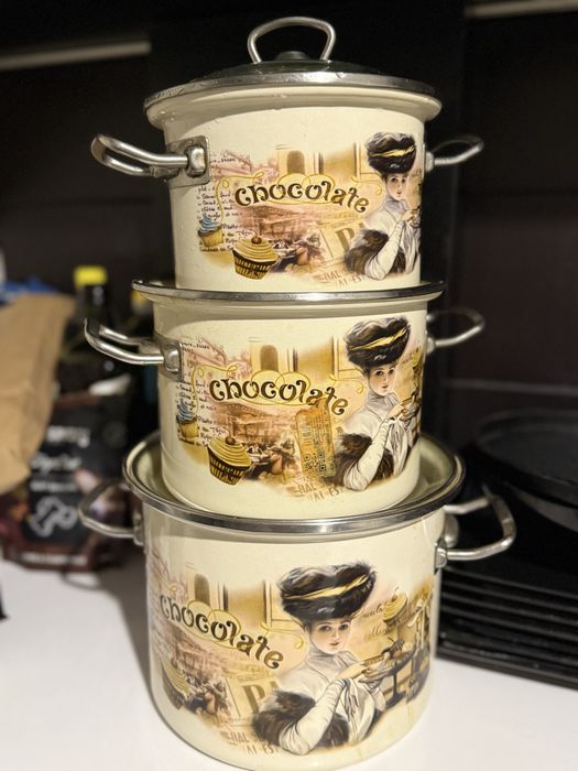 Набір посуду, кастрюлі