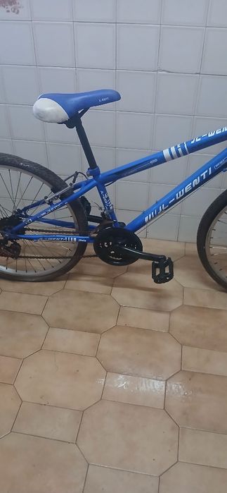 Bicicleta azul clara