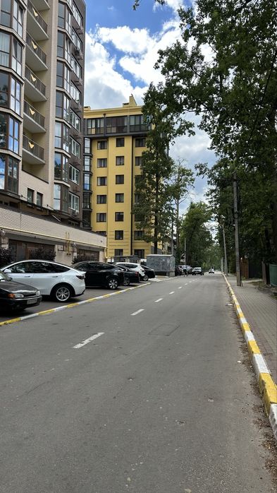 Таунхаус з окремим паркомісцем біля парка Незнайко.