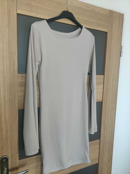 Beżowa sukienka Rozszerzany rękaw