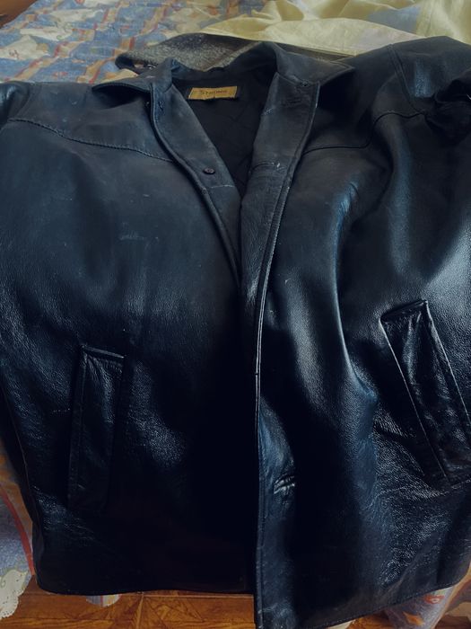 Casaco em couro verdadeiro