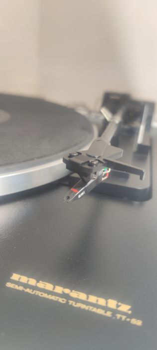 Gira disco Marantz TT-52 com cabeça Ortofon