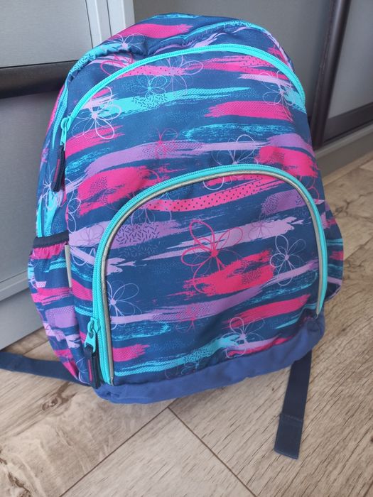 Шкільний рюкзак для дівчинки