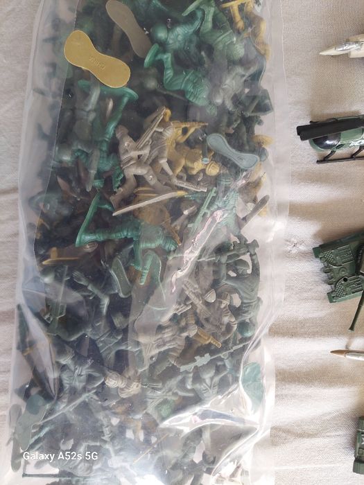 Viaturas , Tamques e Avioes  Guerra