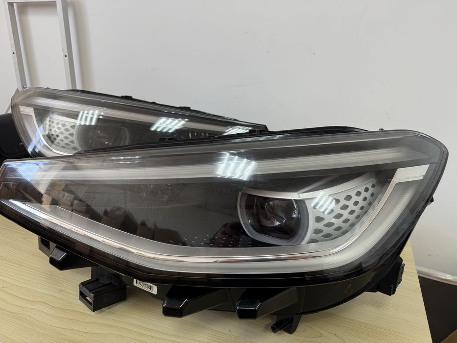 Volkswagen ID.4 2020-2025 р, фари передні на Фольцваген Європа