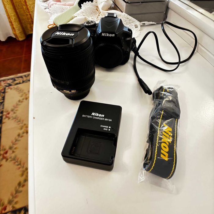 Máquina Fotográfica Reflex NIKON D3400 (Lente 18-105mm)