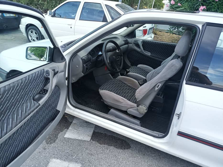 Opel Astra GT 1.6i impecável (motor 100mil km)