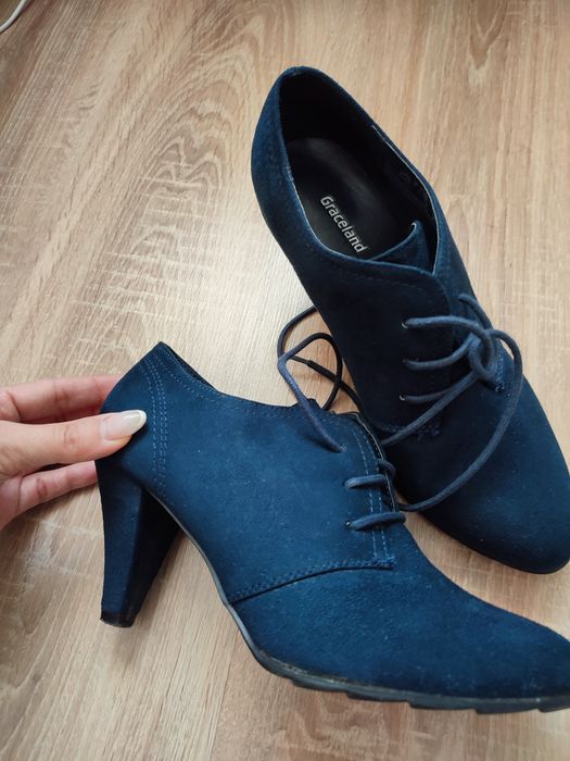 Półbuty granatowe sznurowane