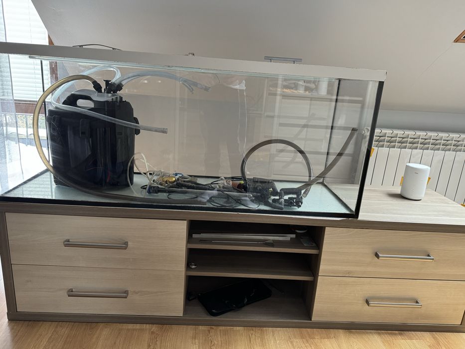 Sprzedam akwarium z szafką