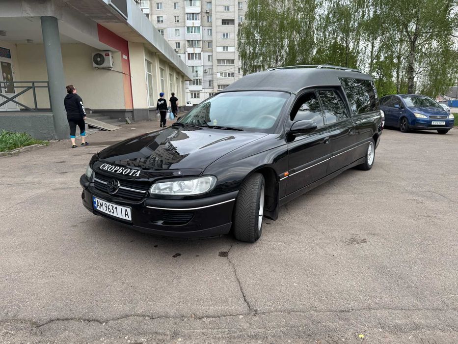 Opel Omega Caravan (Спеціальний катафалк) — 2000 рік