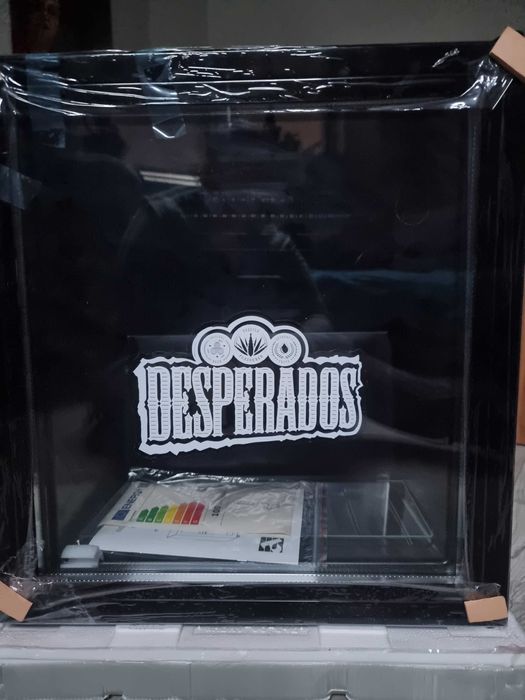 Unikatowa witryna chłodnicza.