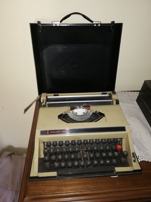 Máquina de escrever Rover 3000