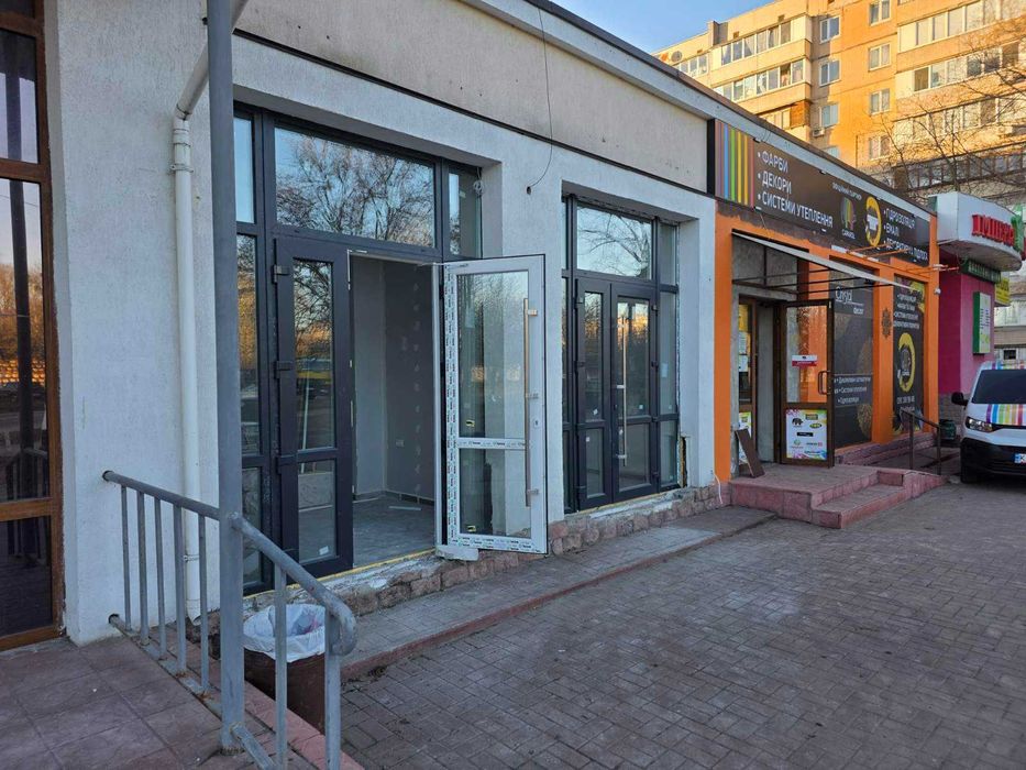 Комерційне приміщення 11м2  фасад 1пов під РОЗЛИВ ВОДИ торгкомплекс