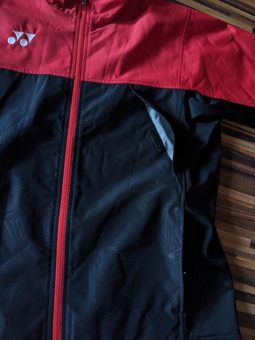 Продам куртку ветровку YONEX.