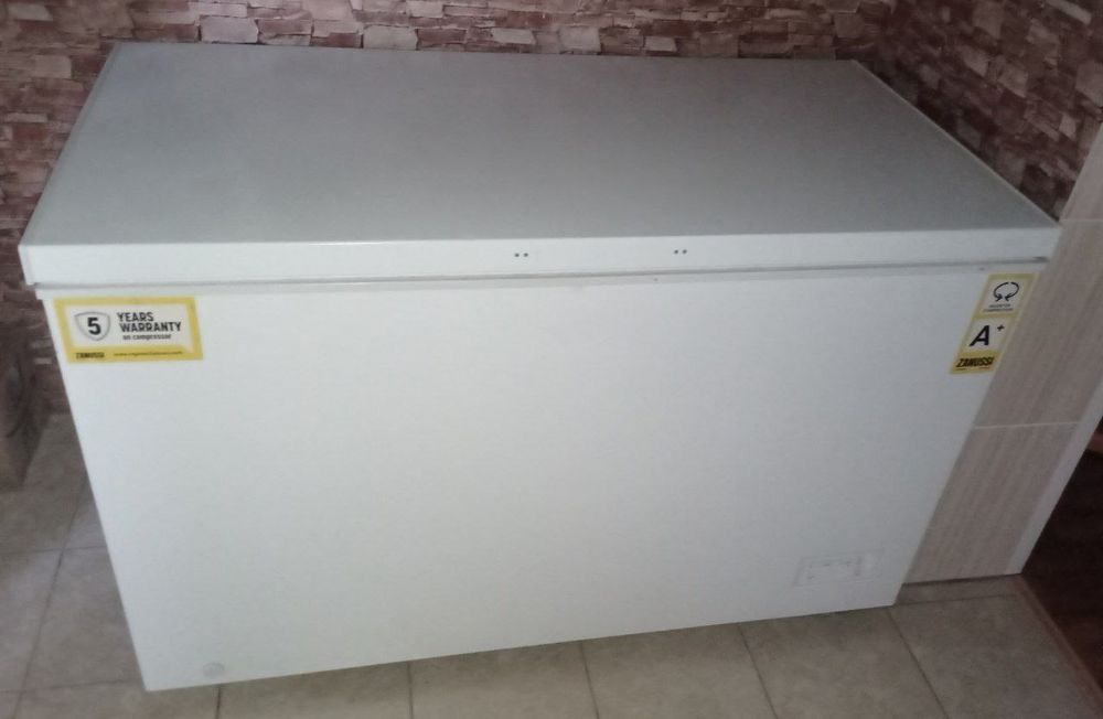 Морозильна камера Zanussi zcan38fw1