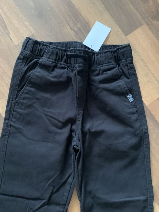 Spodjie czarne hm 134 nowe