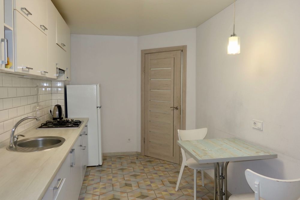 Квартира подобово , центр  Світло не виключають !