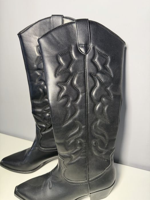 Казаки чорні/ковбойські чоботи stradivarius