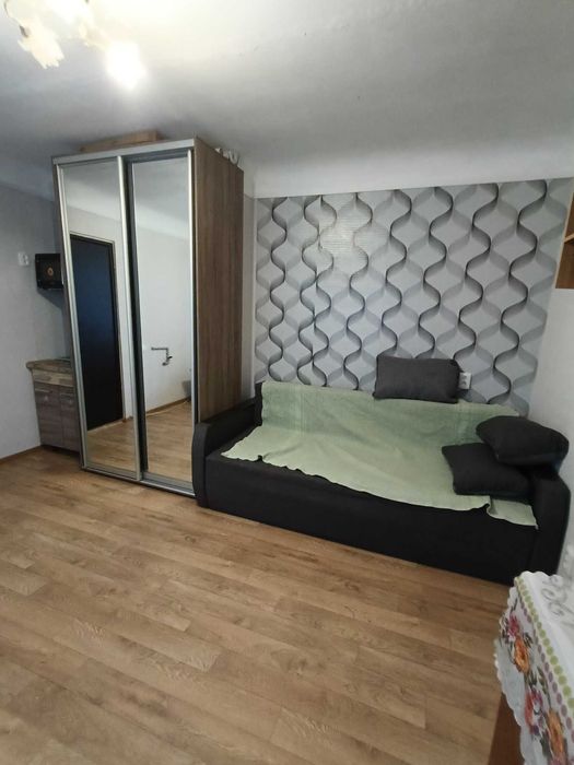 Поділ. 1к в гуртожитку. холодильник! Для молоді!