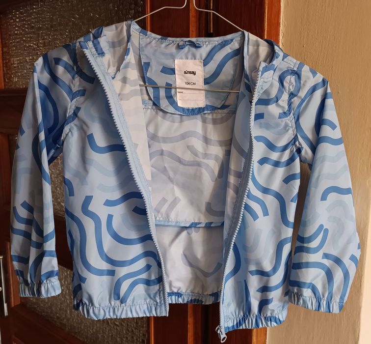 Chłopięca kurtka wiatrówka