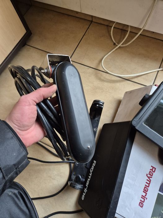 Raymarine element 9 HV-100