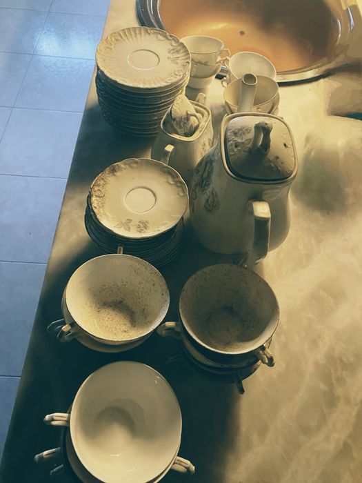 Grande serviço de chá antigo em porcelana portuguesa – 72 peças