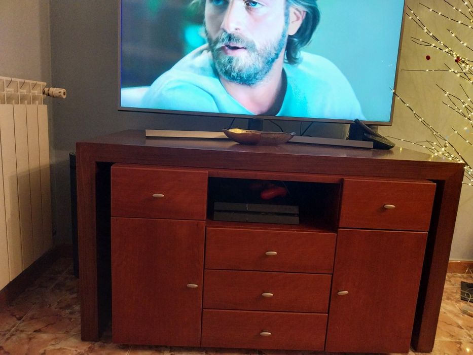 Móvel usado em cerejeira e nogueira maciça em muito bom estado.