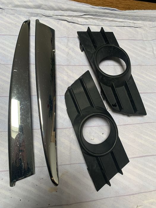 Заглушки і хроми передній бампер Рено Лагуна 3