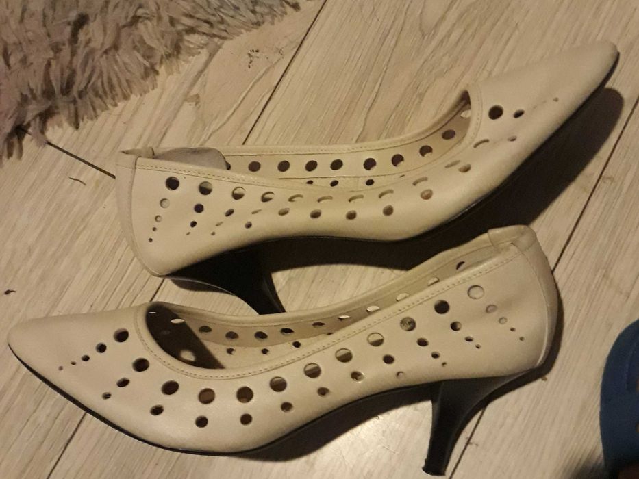 Buty ekry skóra naturalna Clarks 6,5