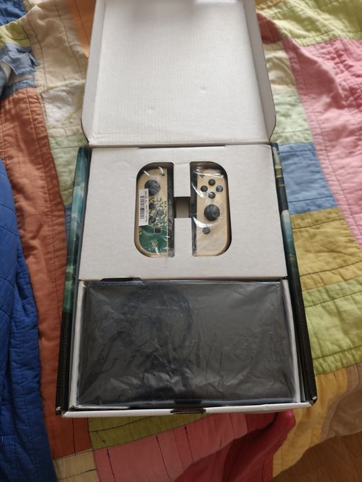 Nintendo switch OLED Zelda Tears of Kingdom  limited edition