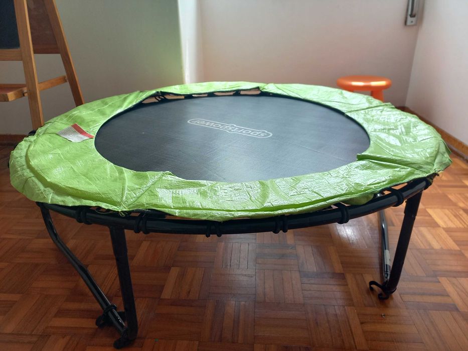Trampolim para crianças até 35 kg,bom estado