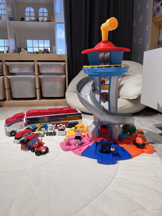 Англійська версія, База щенячий патуль,10 героїв, патрулевози