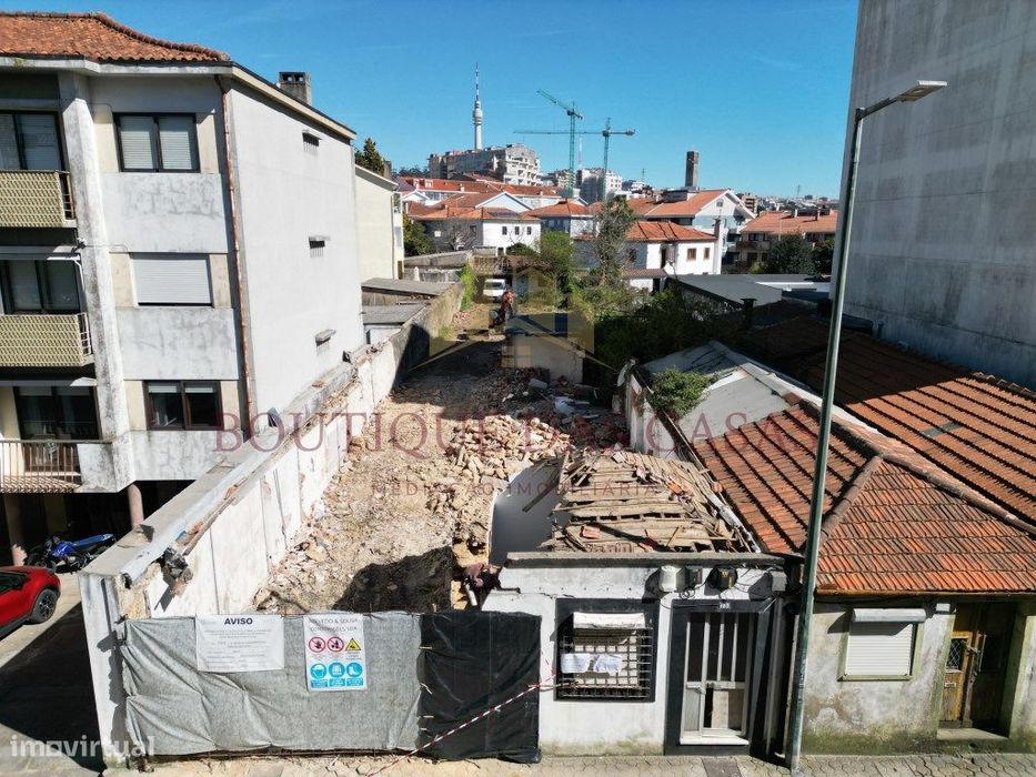 Apartamento T1 com Varanda a 600m do metro de Sto Ovídio