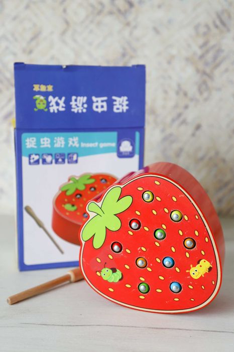 Детская игра магнитная рыбалка " Клубничка". Бу