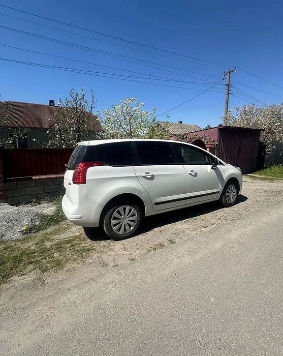 Peugeot 5008 2011p