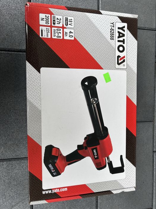 Pistolet do silikonu i kleju Yato YT-82888 akumulator ładowarka