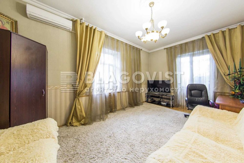 Кирилівська  109б Сталінка 3-кімнатна з ремонтом з видом на парк