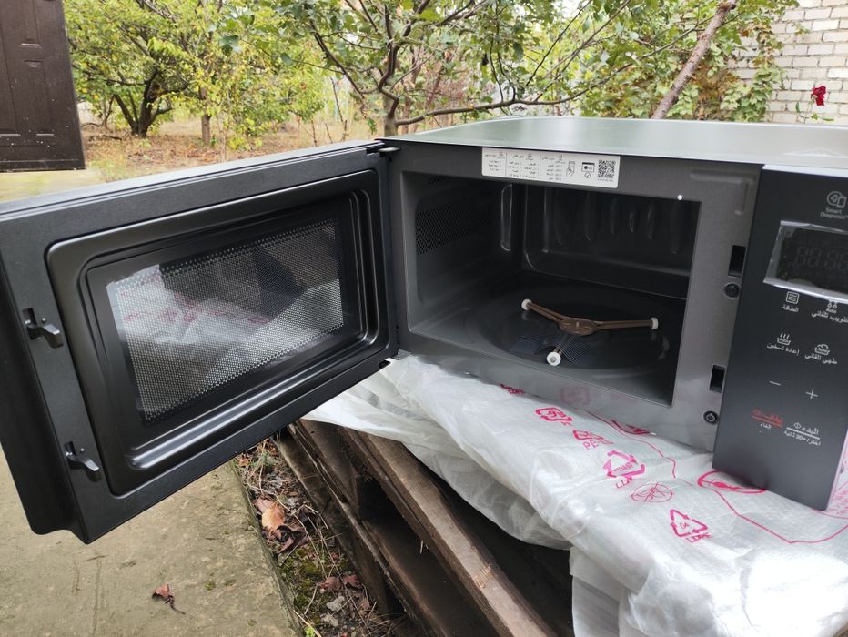 Продам микроволновку LG "MS2032GAS