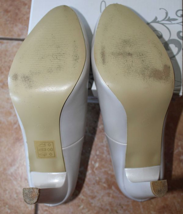 Perłowe buty szpilki ślubne Goodin rozm. 40
