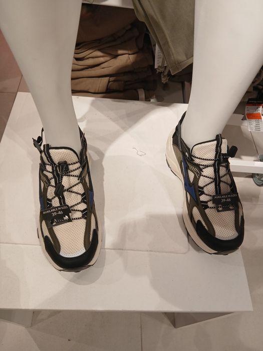 Adidasy młodzieżowe męskie nowe r41