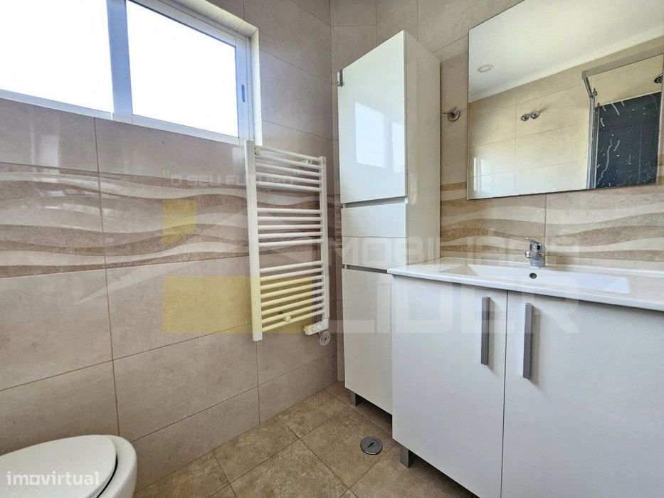 Oferta de Verão oferecemos a escritura.
Excelente Apartamento T3 m...